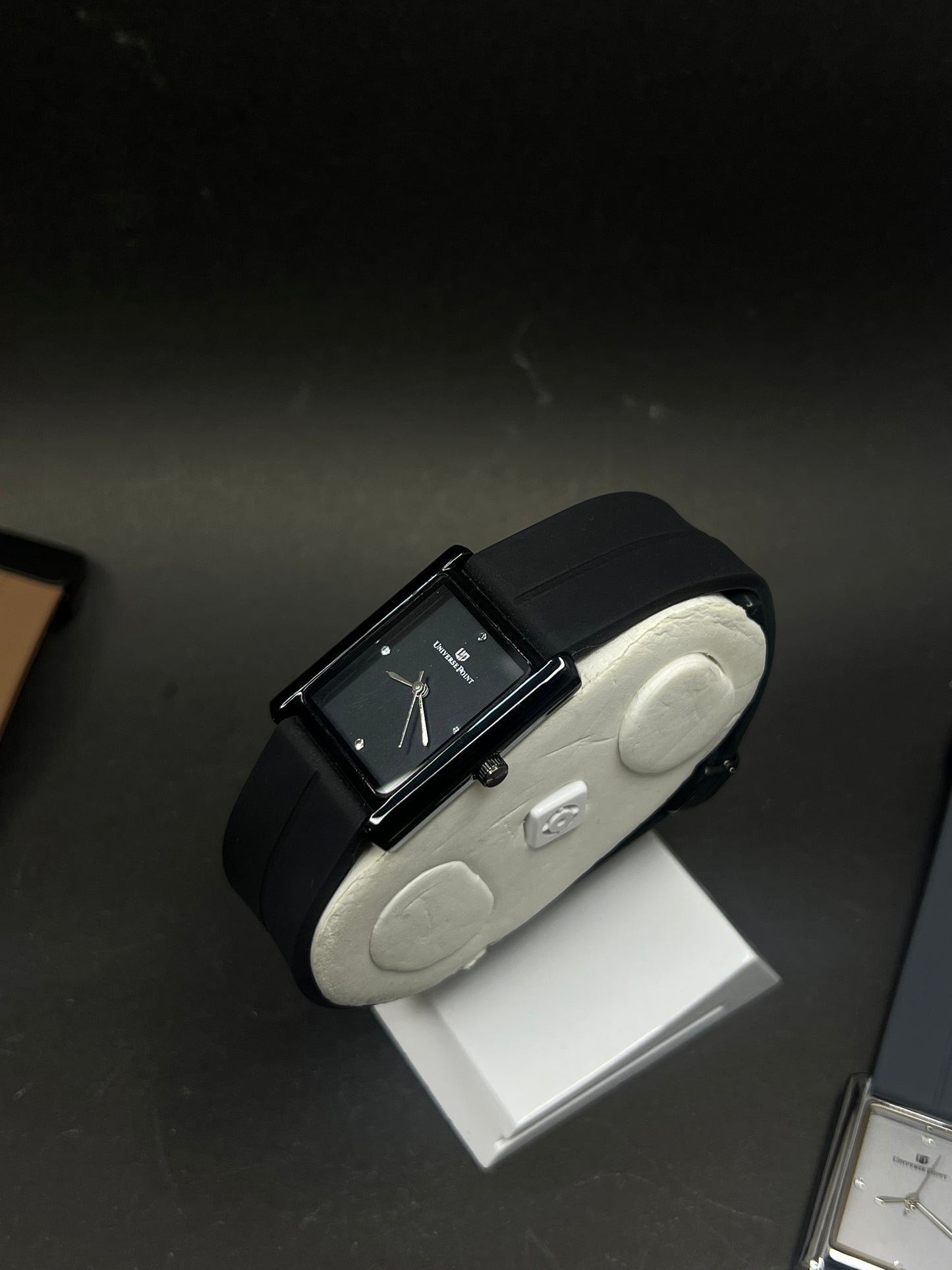 Universal Point Tank watch mini